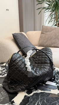 ES Giant Quilted Travel Bag