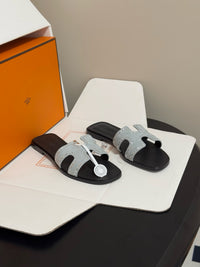 Oasis Sandal