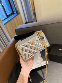 Vanity Case with Chain