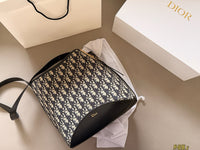 Médaillon Bucket Bag