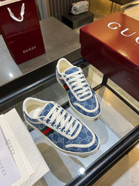 Stretch Low Top Trainers