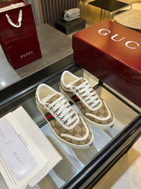 Stretch Low Top Trainers