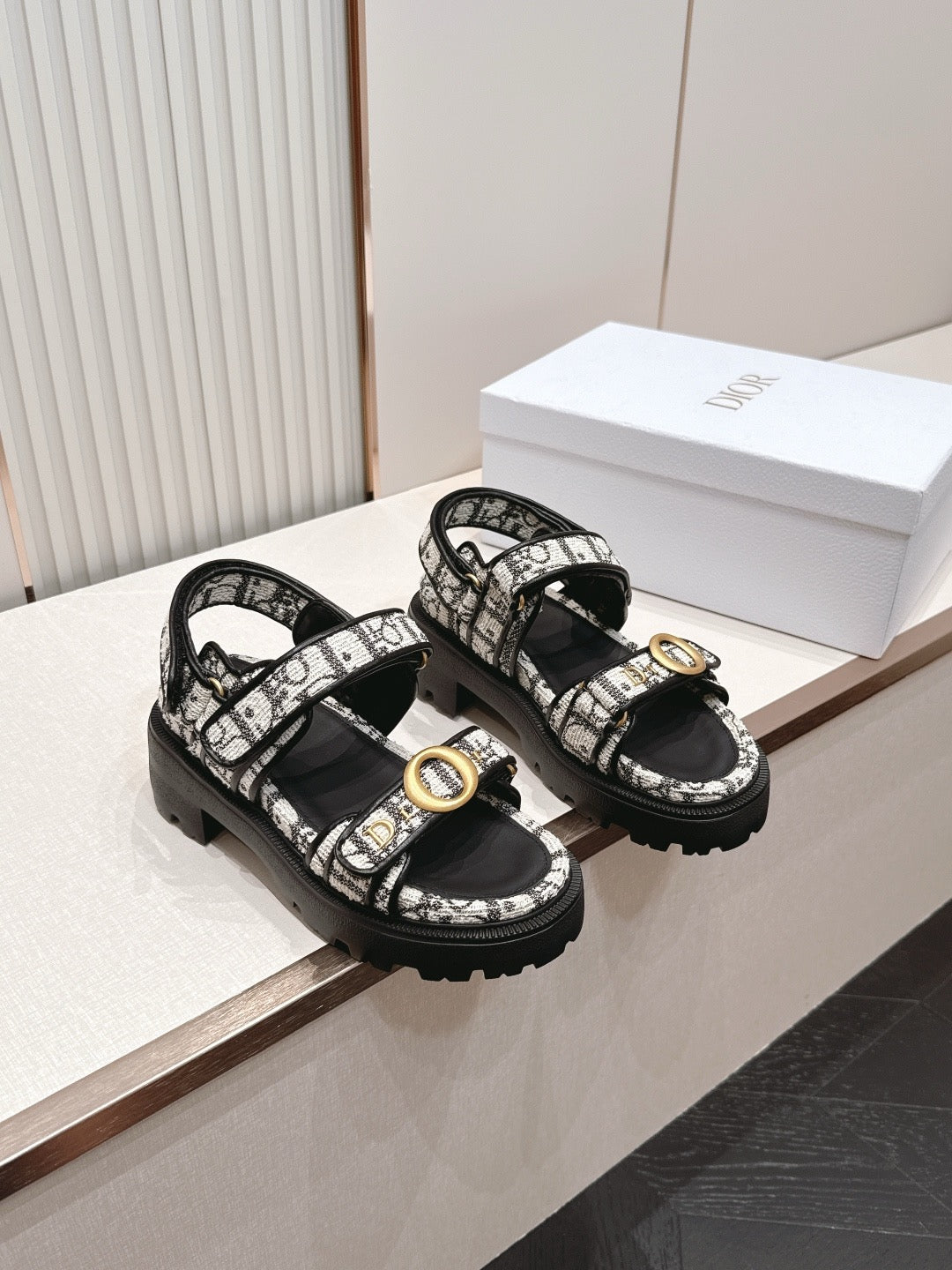 Dioract Sandals