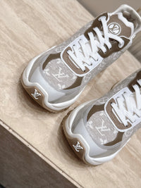 Run 55 Sneakers