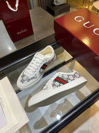 Stretch Low Top Trainers