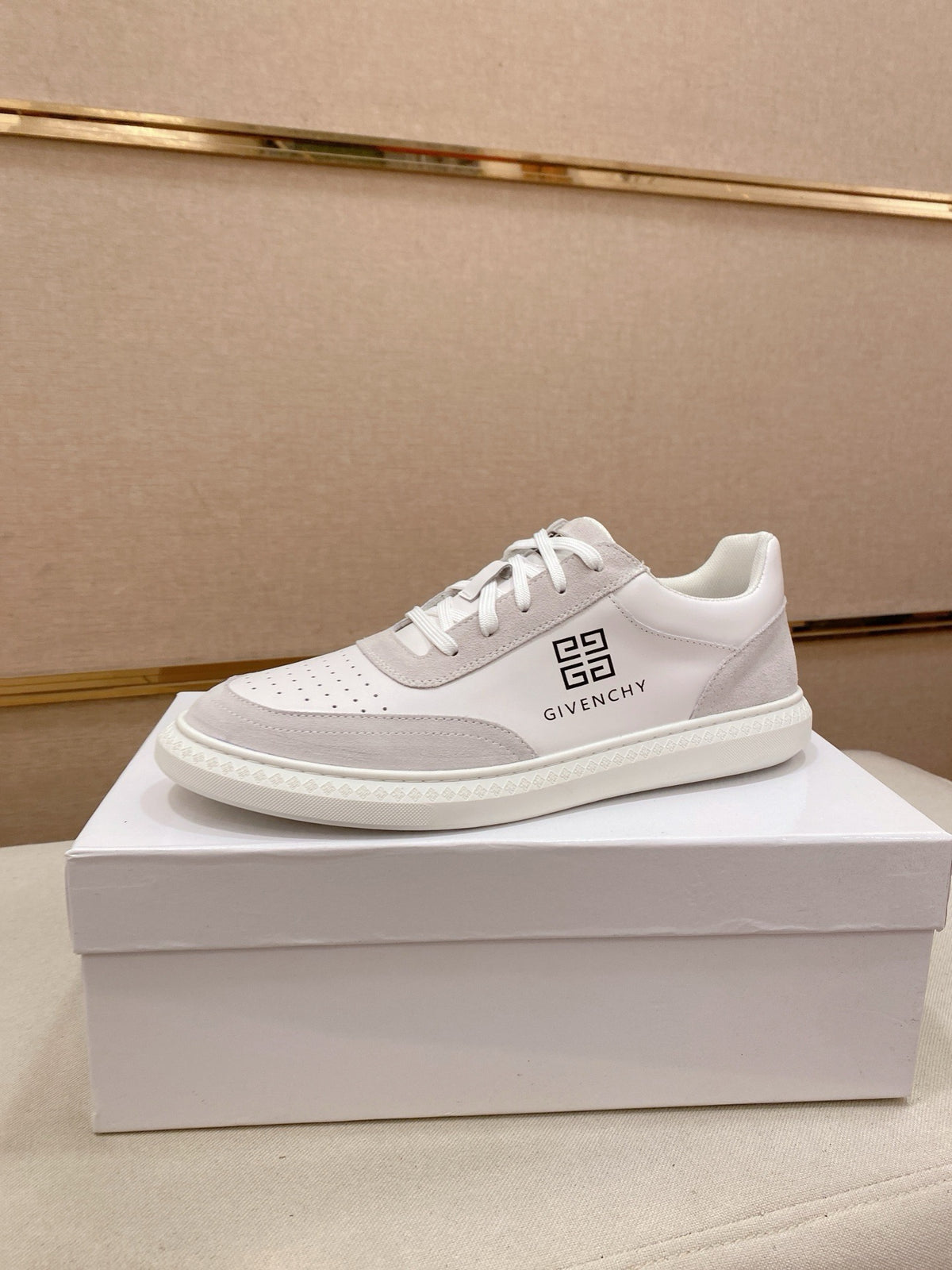 G Move Sneakers