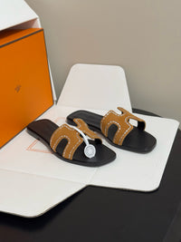 Oasis Sandal