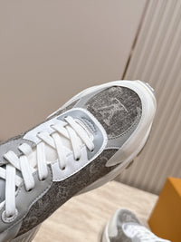 Run 55 Sneakers