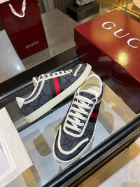 Stretch Low Top Trainers