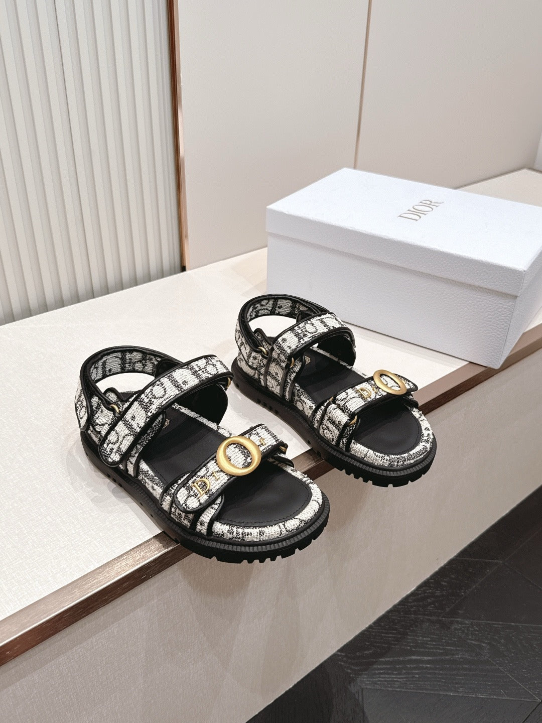 Dioract Sandals