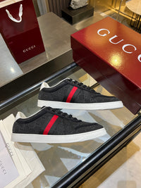 Stretch Low Top Trainers