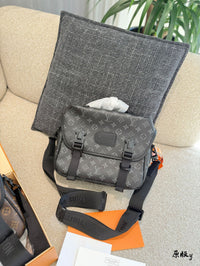 Trail Messenger Bag