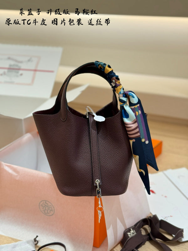 Picotin Lock 18 Clemence Leather