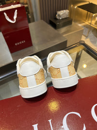 Stretch Low Top Trainers