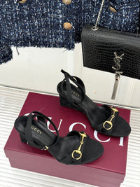 Donna Wedge Sandals