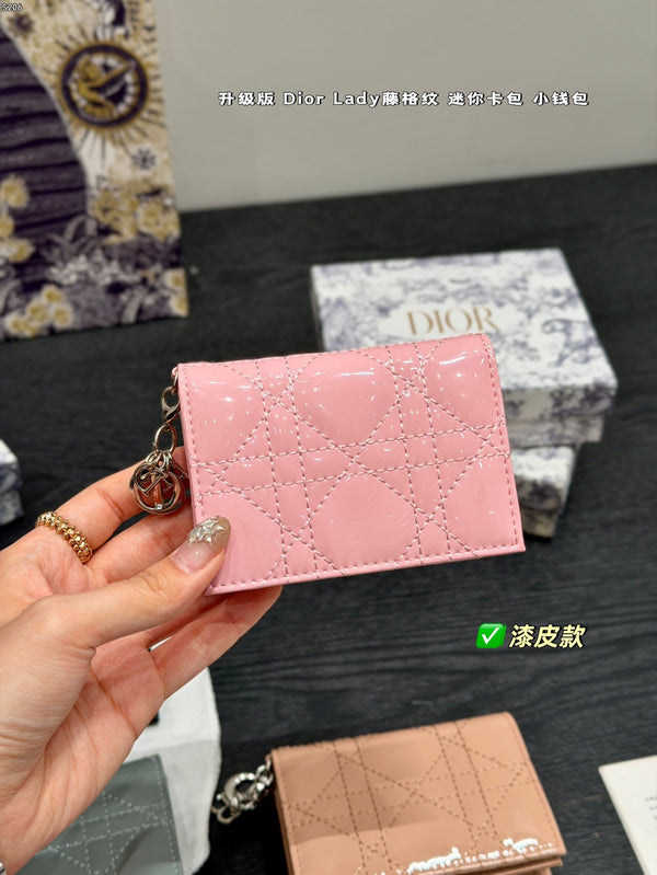 Gardenia Wallet in Patent Leather