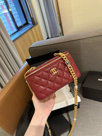 Vanity Case with Chain