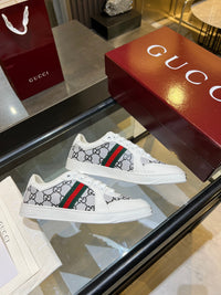 Stretch Low Top Trainers