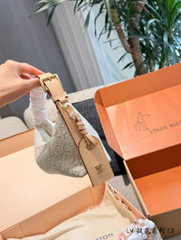 Hills Pochette Bag