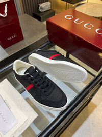 Stretch Low Top Trainers
