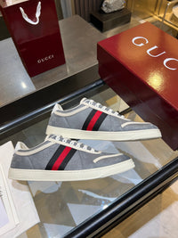 Stretch Low Top Trainers