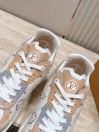 Run 55 Sneakers