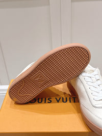 Frontrow Sneakers