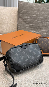 Trocadéro Wearable Wallet