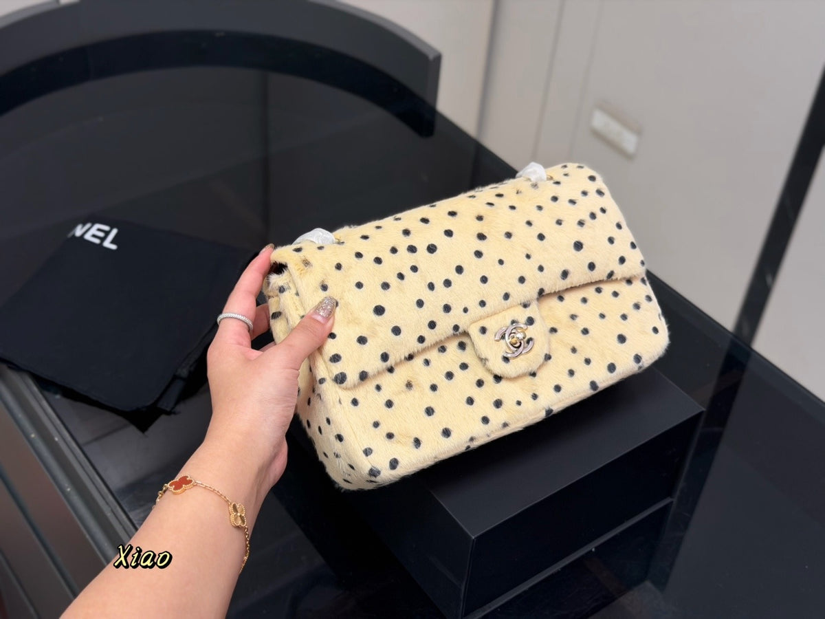 Medium Classic Flap