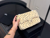 Medium Classic Flap
