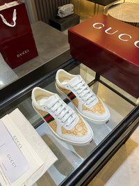 Stretch Low Top Trainers