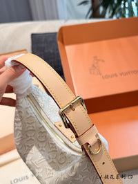 Hills Pochette Bag