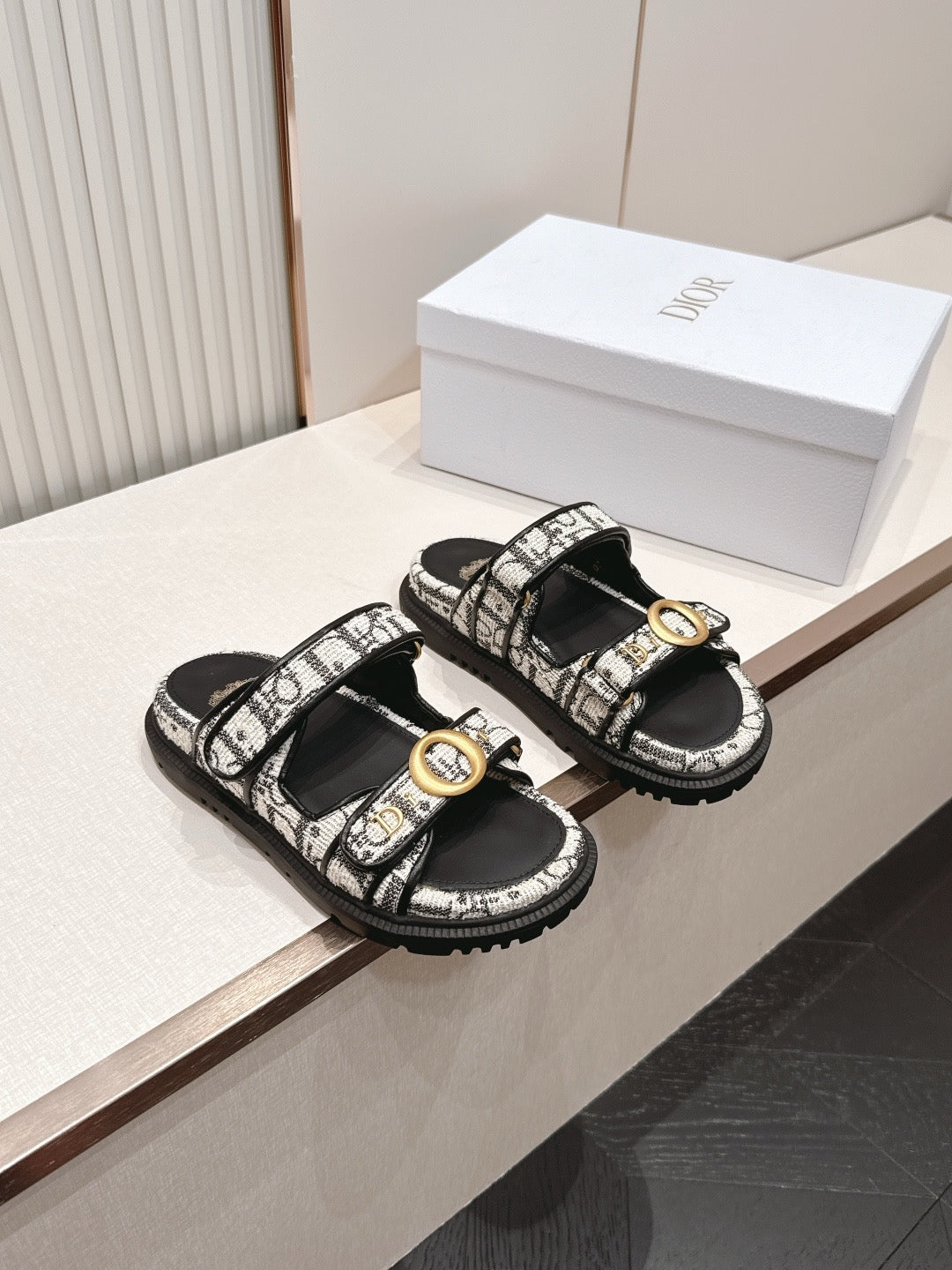 Dioract Sandals
