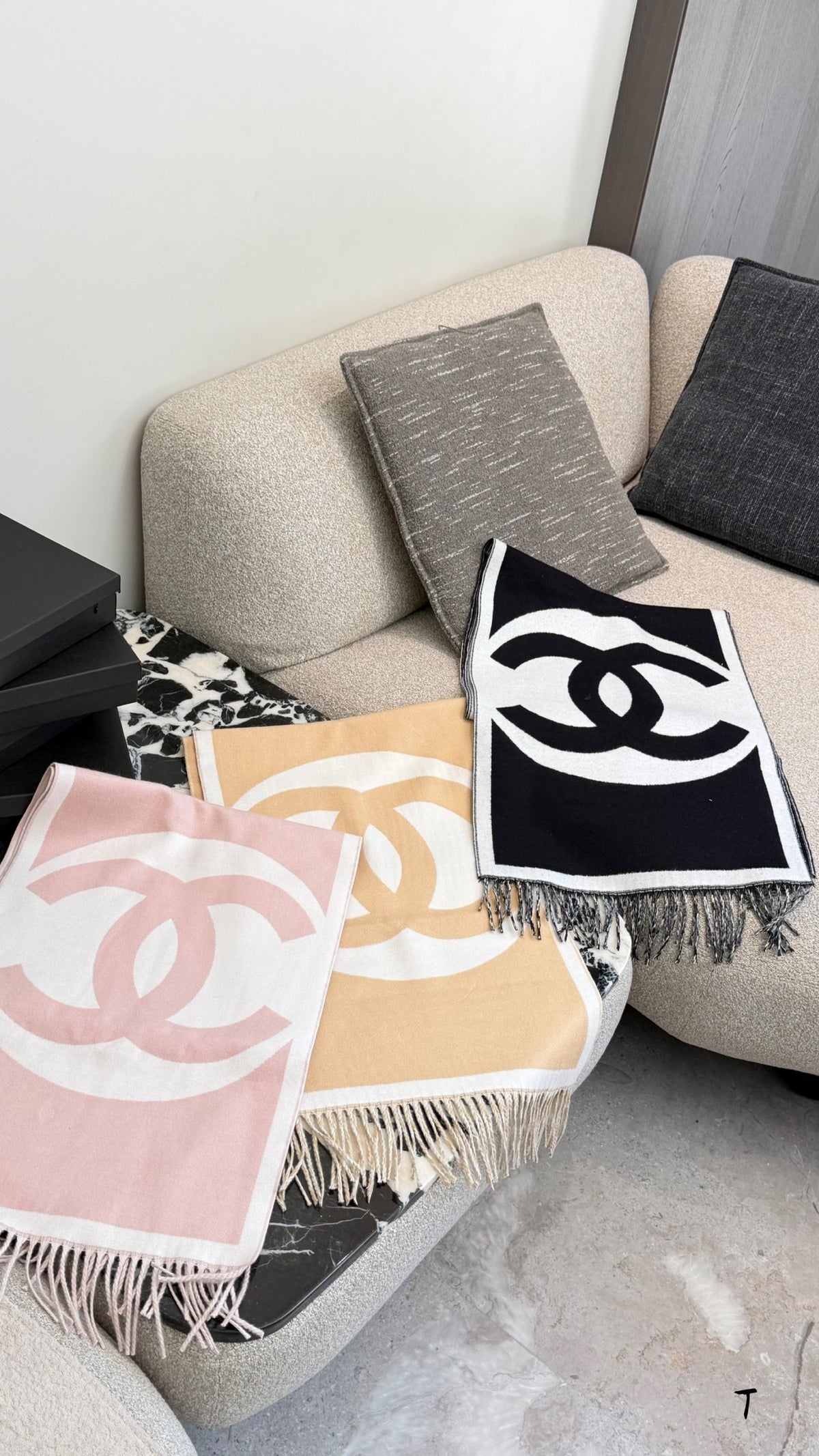Logo Scarf