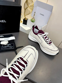 Logo Sneakers
