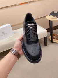 G Move Sneakers