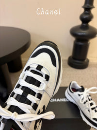 Logo Sneakers