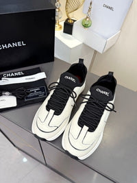 Logo Sneakers