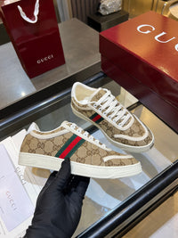Stretch Low Top Trainers