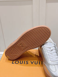 Frontrow Sneakers