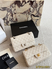 Classic Flap Bag 23