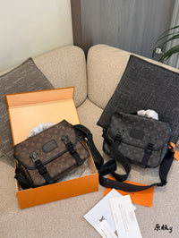 Trail Messenger Bag
