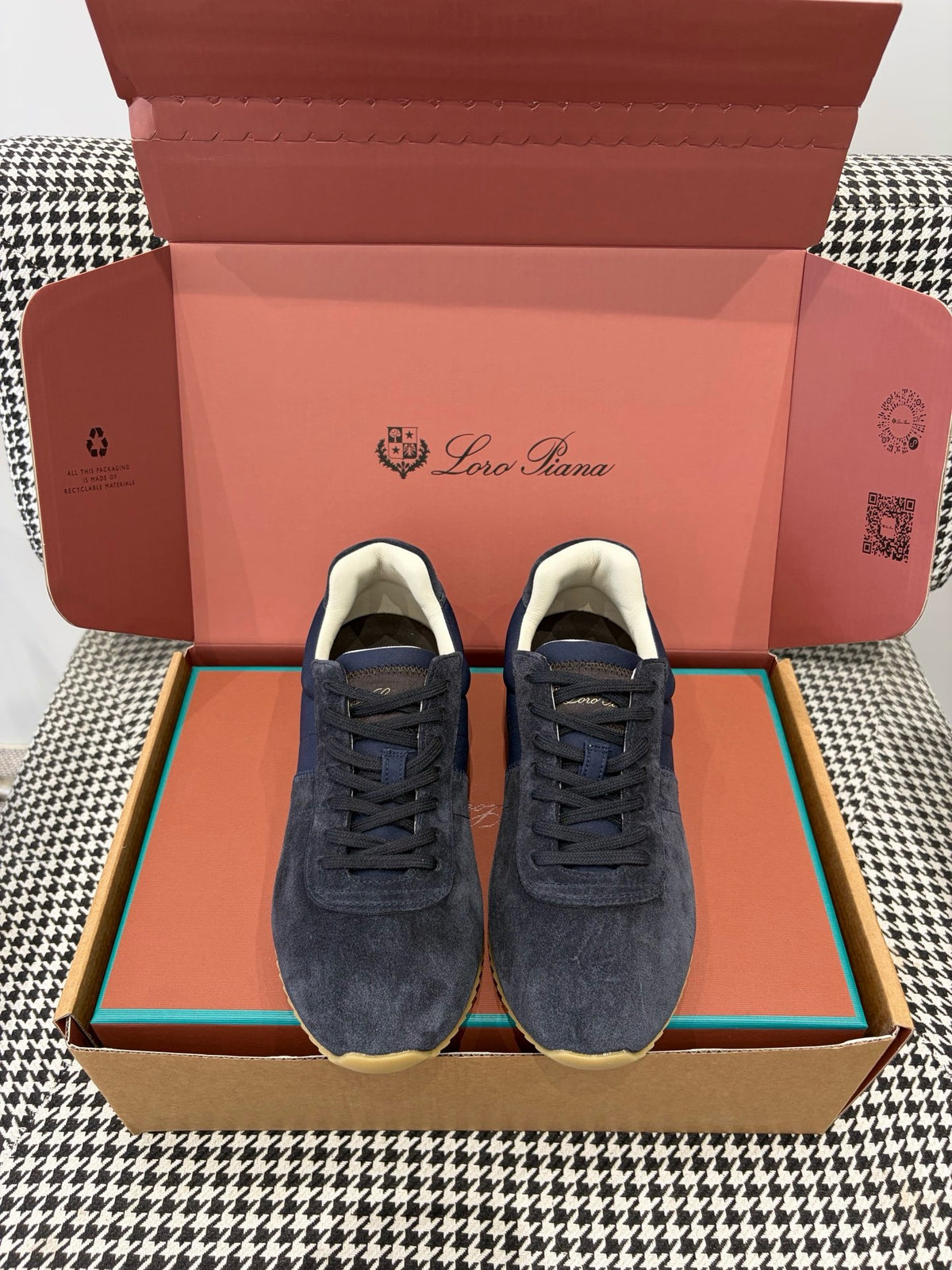 Fast Walk Sneakers