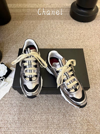 Logo Sneakers