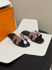 Oasis Sandal