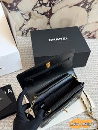 Pearl Crush Wallet on Chain