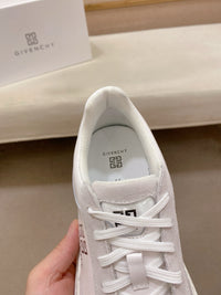 G Move Sneakers