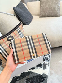 Highlands Shoulder Bag