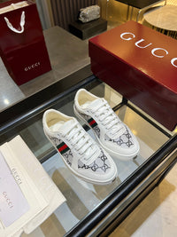 Stretch Low Top Trainers