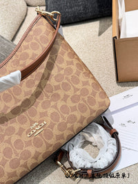 Laurel Shoulder Bag